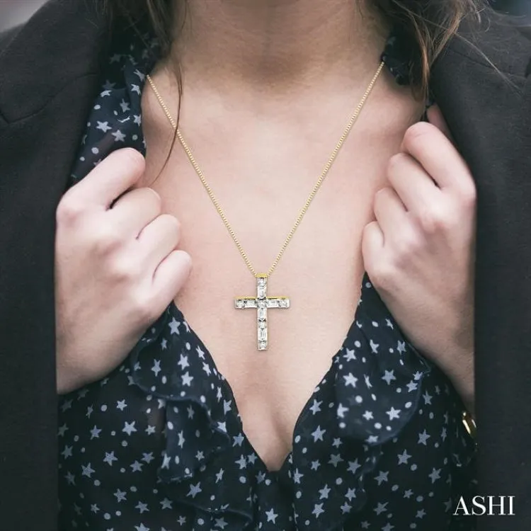 1/4 Ctw Diamond Cross Pendant in 14K Yellow Gold with chain