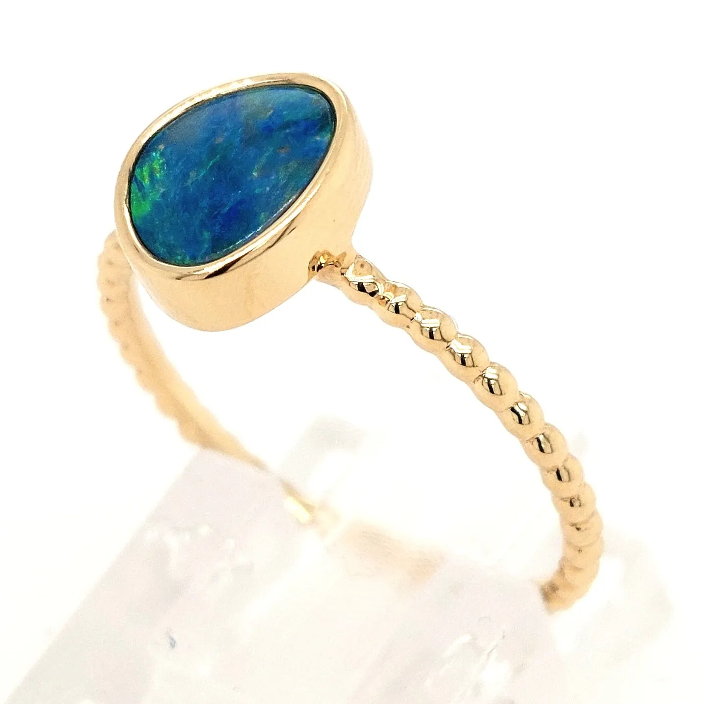 14KY Australian Opal Beaded Shank Ring