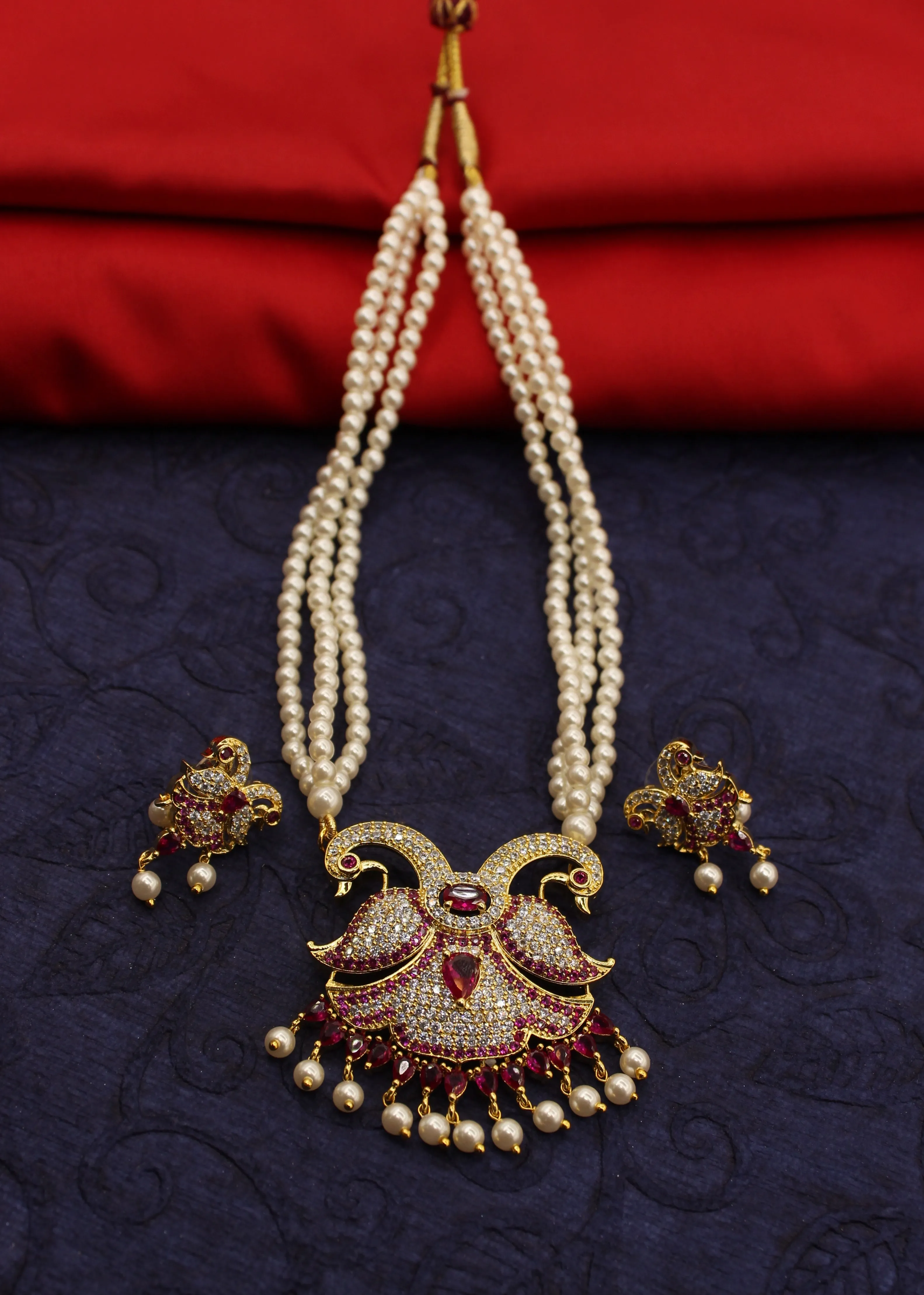 BEWITCHING PEACOCK MOTI NECKLACE