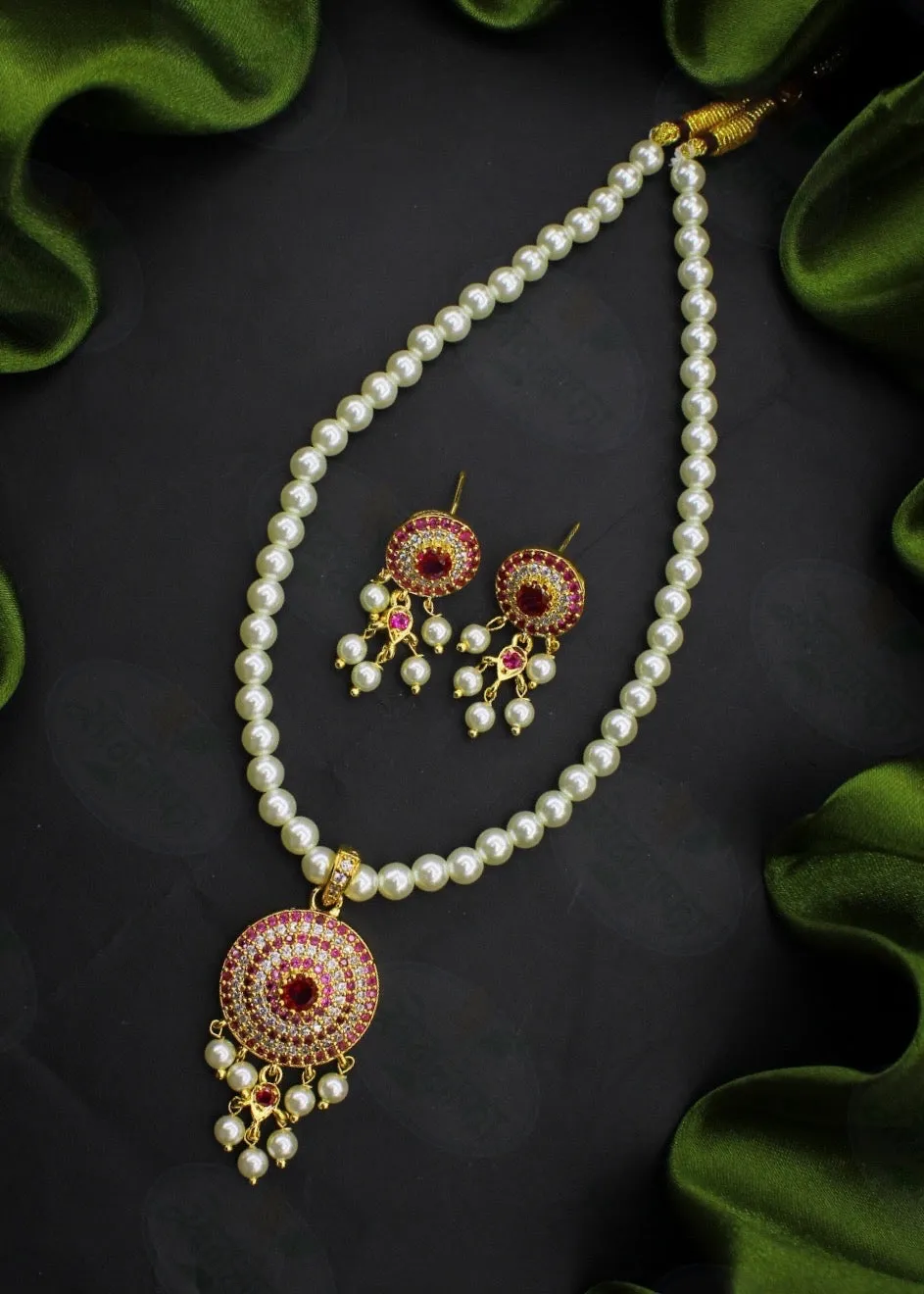 BLISSFUL  PEARL  NECKLACE