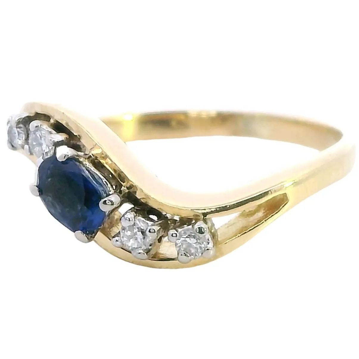 Elegant 18ct Gold Sapphire & Diamond Ring - A Testament to Timeless Elegance