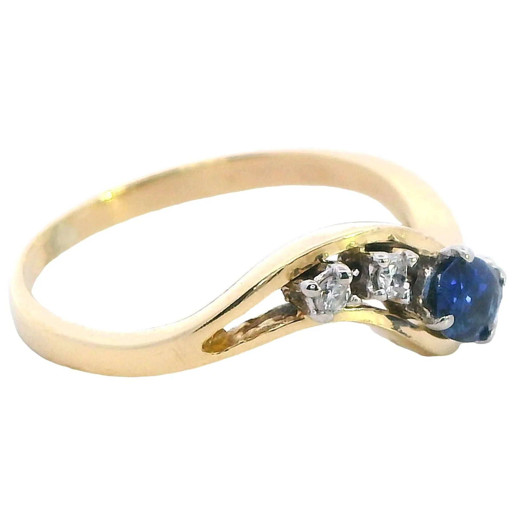 Elegant 18ct Gold Sapphire & Diamond Ring - A Testament to Timeless Elegance