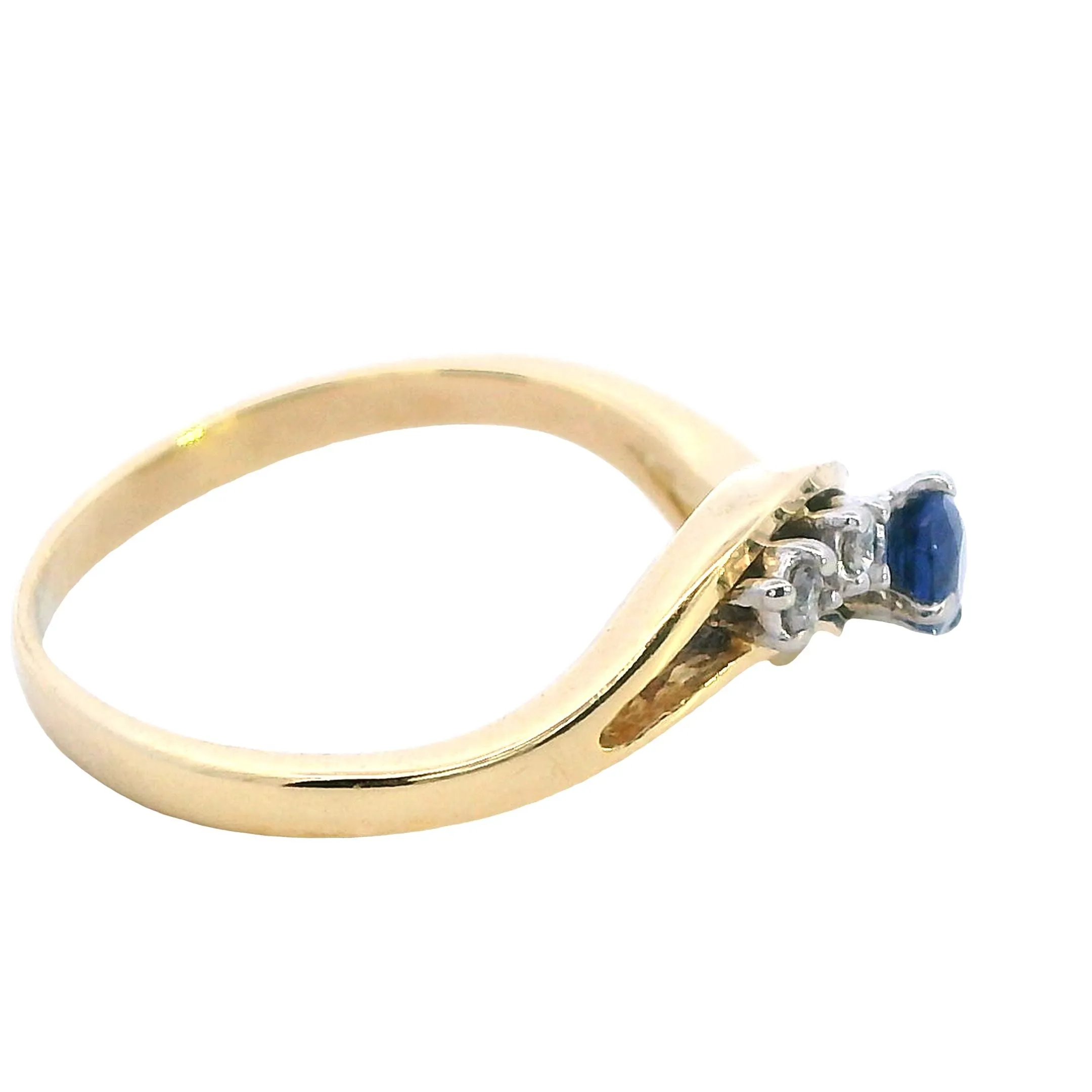 Elegant 18ct Gold Sapphire & Diamond Ring - A Testament to Timeless Elegance