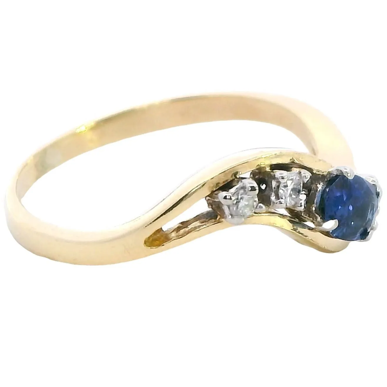 Elegant 18ct Gold Sapphire & Diamond Ring - A Testament to Timeless Elegance