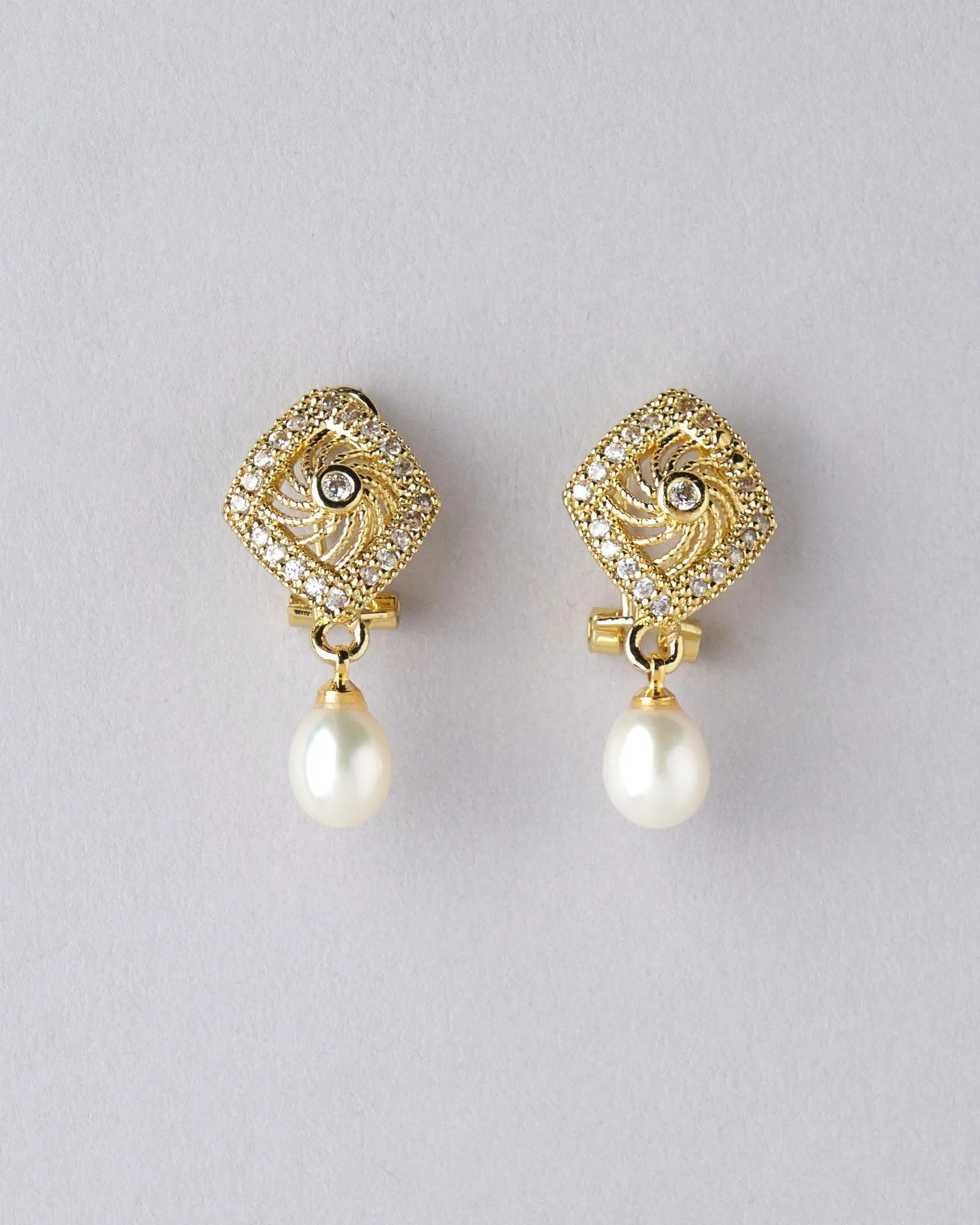 Elegant Pearl Earring