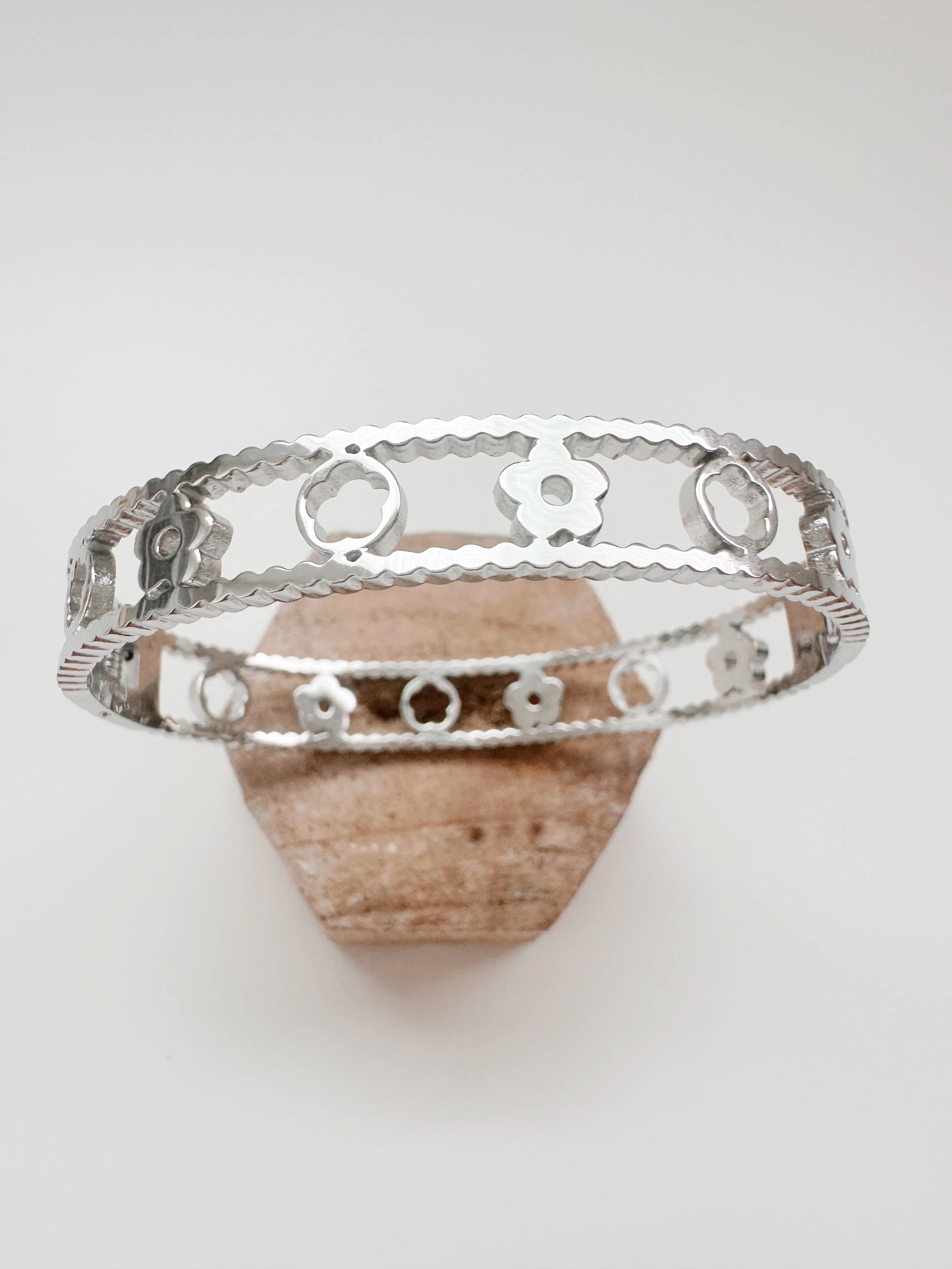 Lea Silver Flower Bangle