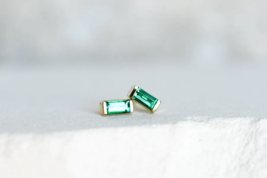 Linea Emerald Studs