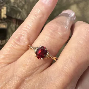 Natural Oval Cut Garnet Twisted Shank Solitaire Vintage 14k Gold Vermeil Ring