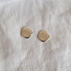 Nepheliad Aruga Studs