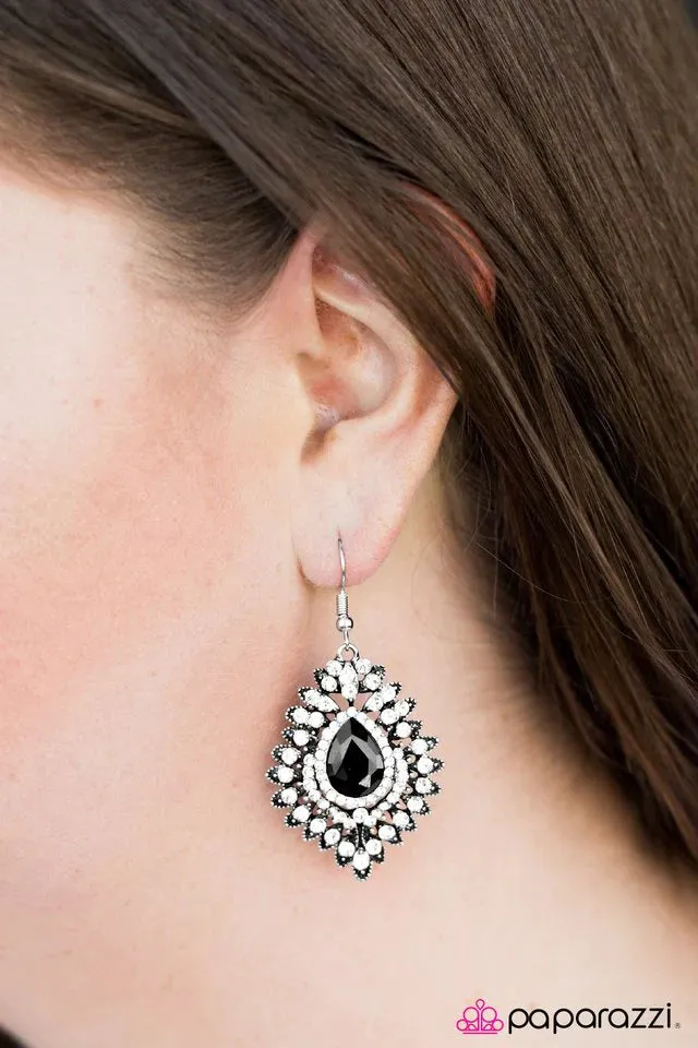 Paparazzi Earring ~ DIVA-de and Conquer - Black