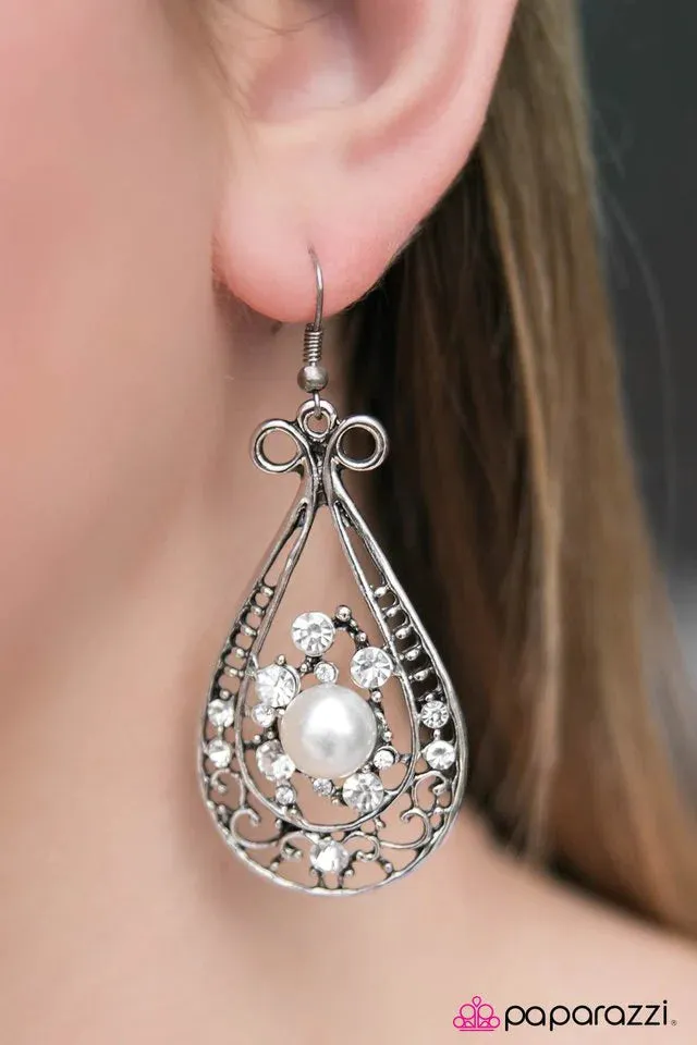 Paparazzi Earring ~ Oh, Pretty Woman - White