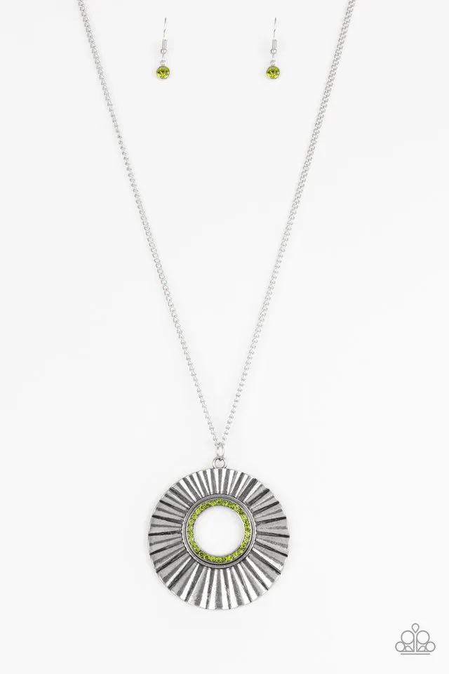 Paparazzi Necklace ~ Chicly Centered - Green