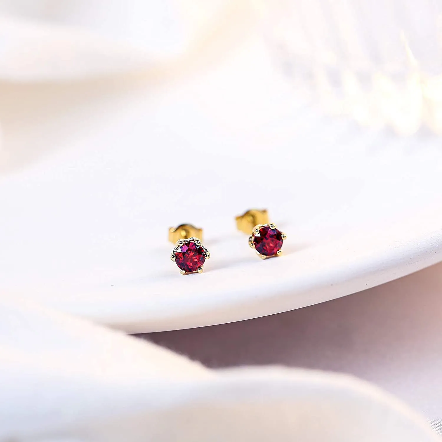 "Little Daisy" 14K Yellow Gold Natural Garnet Round Stud Earrings (5mm)