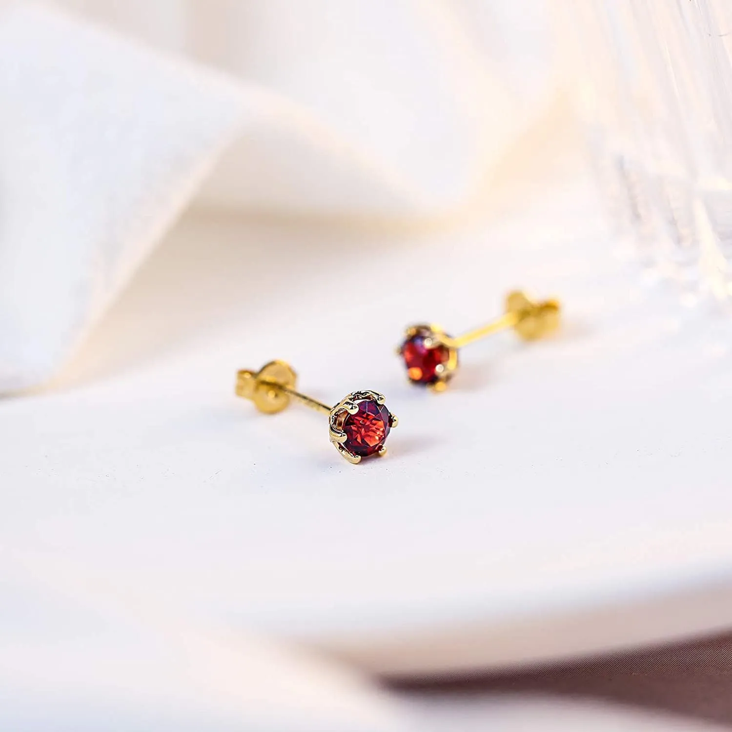 "Little Daisy" 14K Yellow Gold Natural Garnet Round Stud Earrings (5mm)