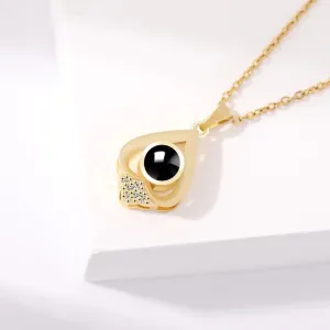 Simple clavicle projection necklace