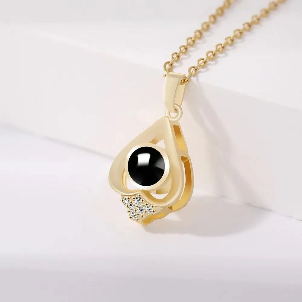 Simple clavicle projection necklace