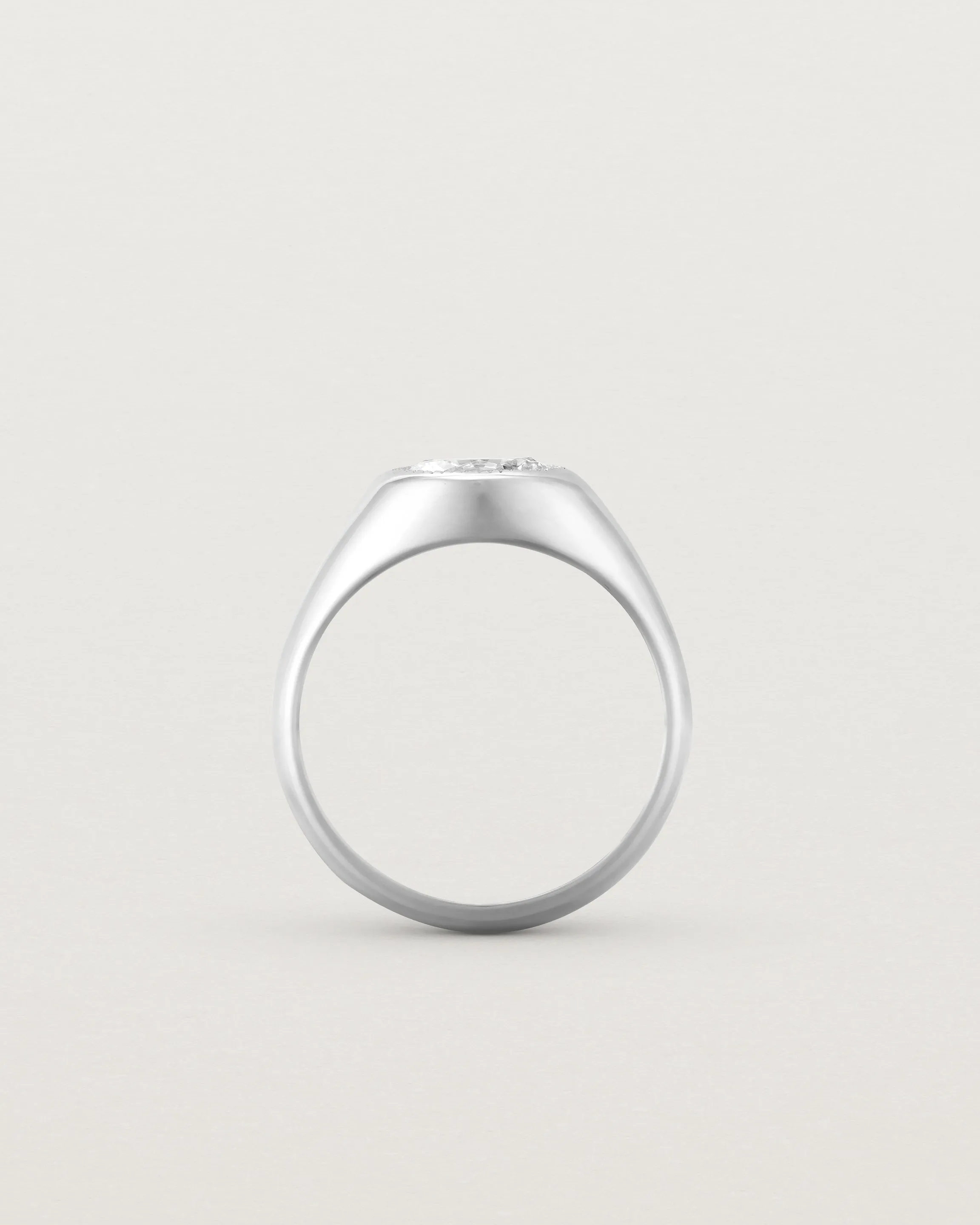 Átlas Oval Signet | Laboratory Grown Diamond