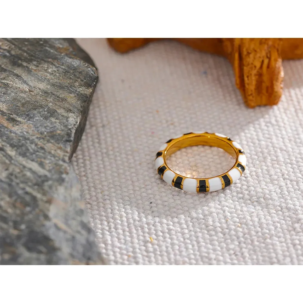 VAIGE Bold Zebra Stripes Enamel Ring in Black and White